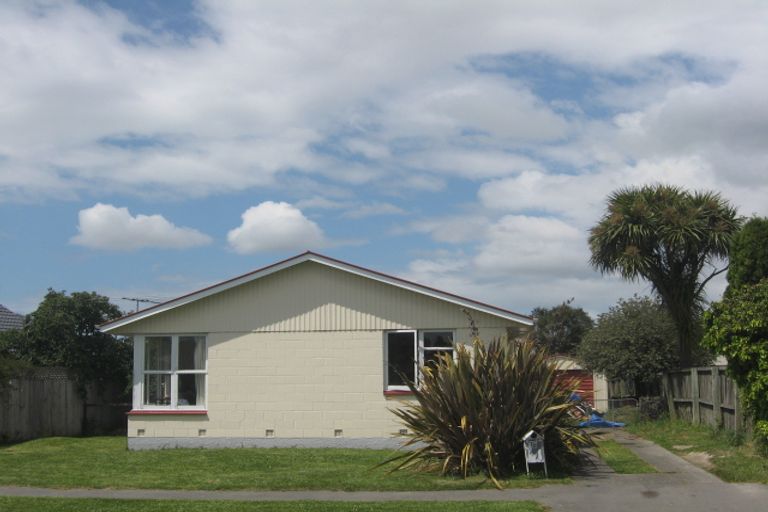 Photo of property in 8 Ian Place, Bishopdale, Christchurch, 8053