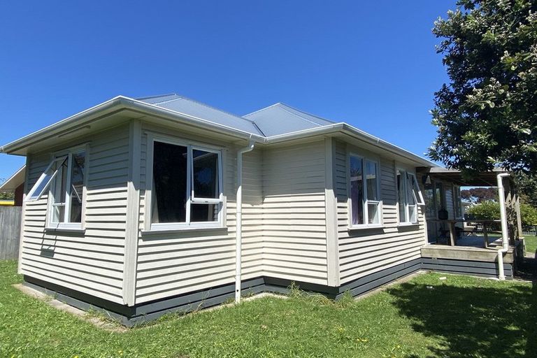 Photo of property in 18a Hutchins Street, Waitara, 4320