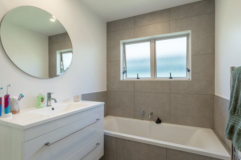 Photo of property in 46 Huia Road, Titirangi, Auckland, 0604