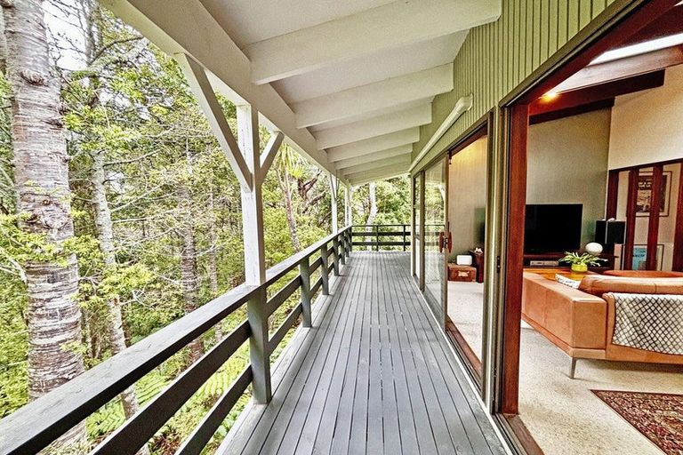 Photo of property in 20 Langstone Place, Chatswood, Auckland, 0626