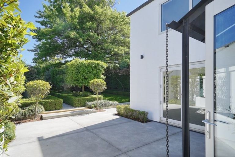 Photo of property in 21 Plynlimon Road, Fendalton, Christchurch, 8052