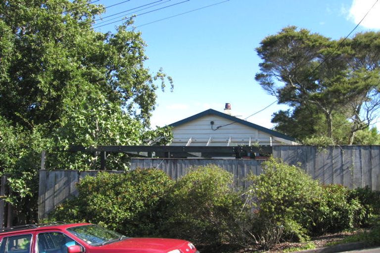 Photo of property in 3 Mollyhawk Place, Birkenhead, Auckland, 0626