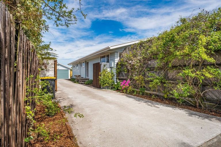 Photo of property in 17 Glenrowan Avenue, Avondale, Christchurch, 8061