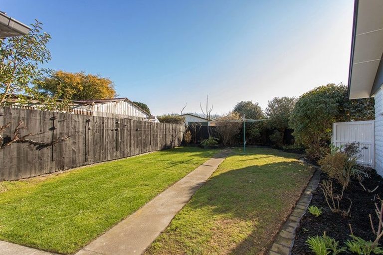 Photo of property in 14 Ron Place, Bishopdale, Christchurch, 8051