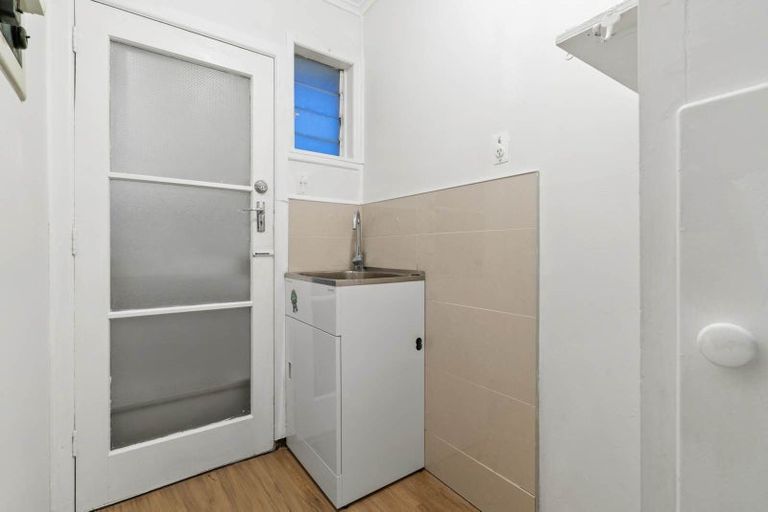 Photo of property in 2/10 Mahon Place, Papatoetoe, Auckland, 2025