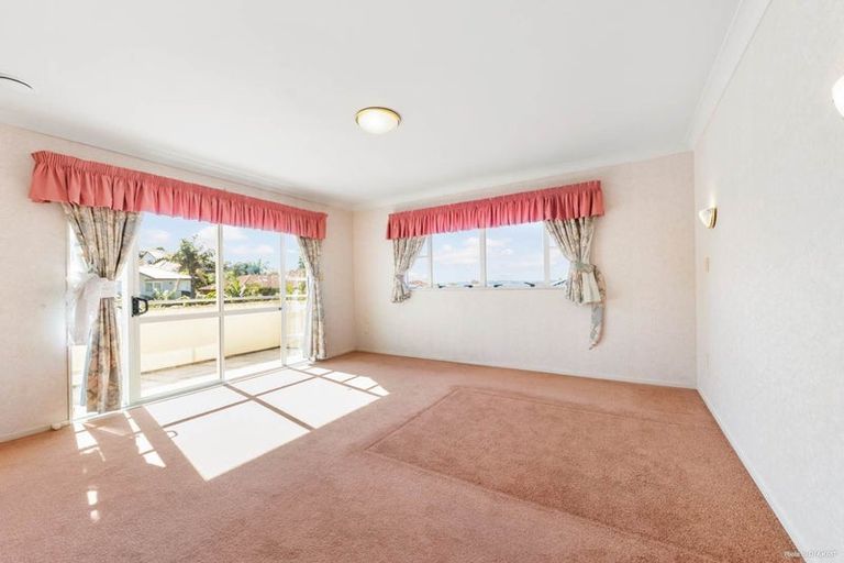 Photo of property in 8 Belleaire Court, West Harbour, Auckland, 0618