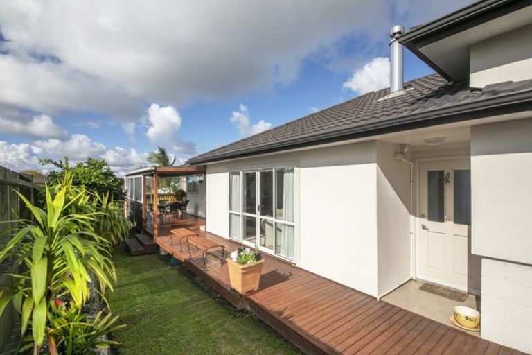 Photo of property in 87c Triangle Road, Massey, Auckland, 0614