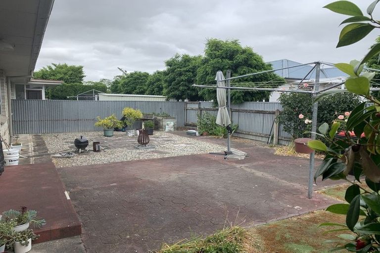 Photo of property in 2/1003 Heretaunga Street East, Parkvale, Hastings, 4122