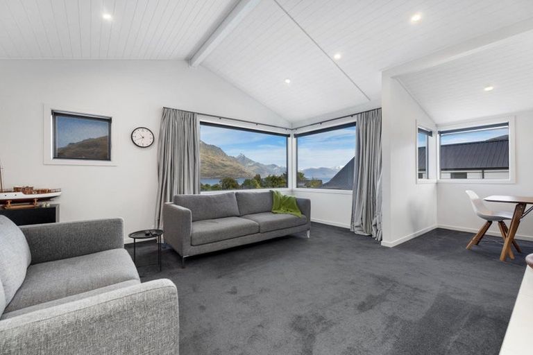 Photo of property in 23 Cedar Drive, Kelvin Heights, Queenstown, 9300