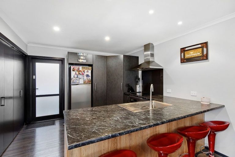 Photo of property in 139b Wainuiomata Road, Wainuiomata, Lower Hutt, 5014