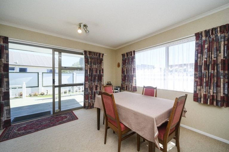 Photo of property in 8 Grange Place, Milson, Palmerston North, 4414