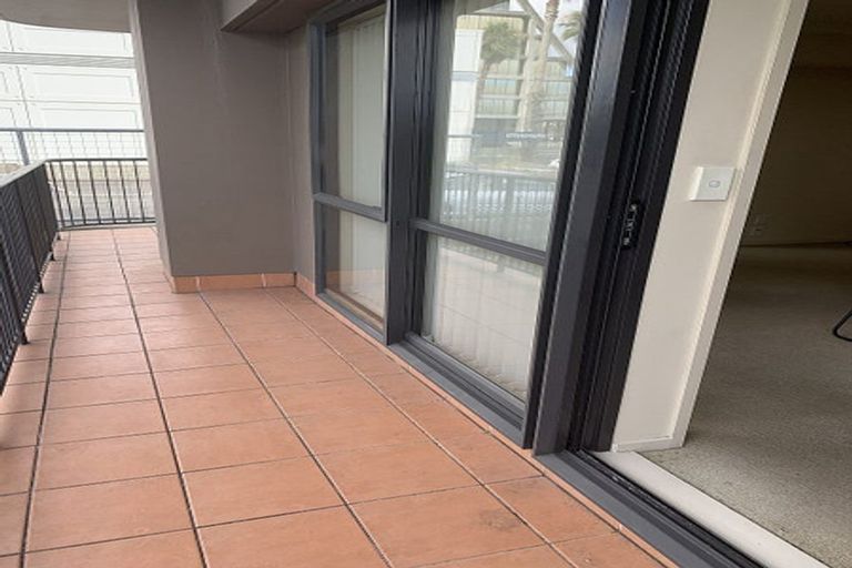 Photo of property in The Rennaissance, 2k/18 Ronwood Avenue, Manukau, Auckland, 2104