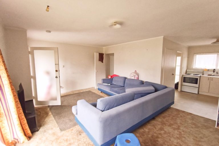 Photo of property in 2/12 Gifford Road, Papatoetoe, Auckland, 2025