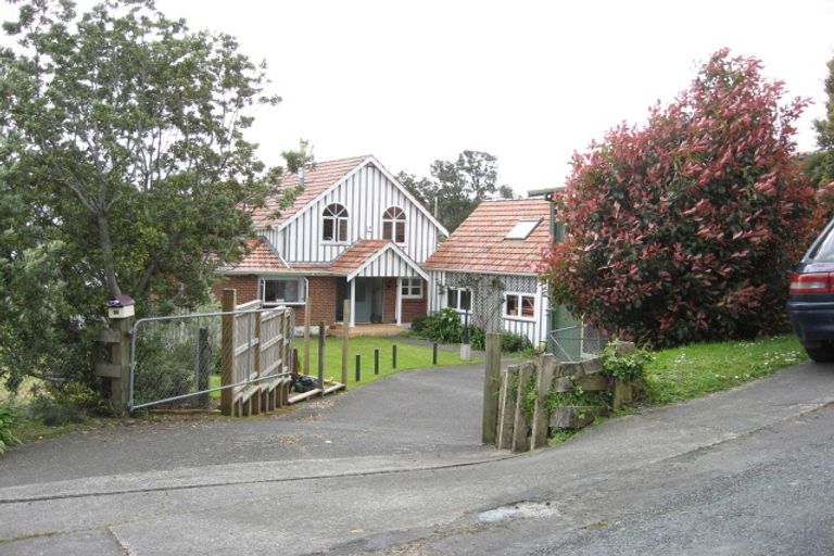 Photo of property in 86 The Terrace, Herald Island, Auckland, 0618
