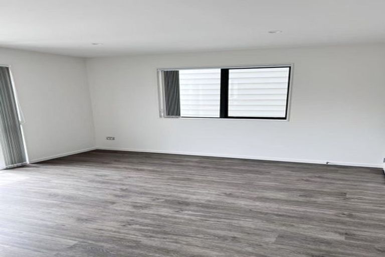 Photo of property in 116c Cascades Road, Pakuranga Heights, Auckland, 2010