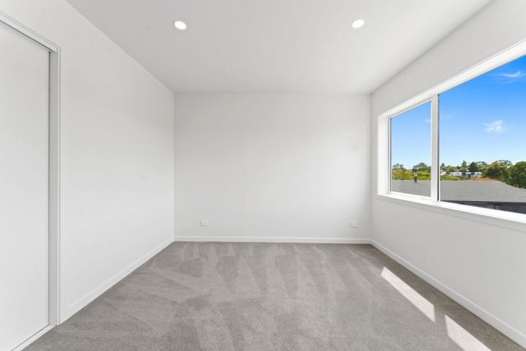 Photo of property in 4c Towra Place, Botany Downs, Auckland, 2010
