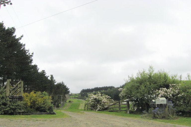 Photo of property in 106 Valley Road, Waimauku, 0881