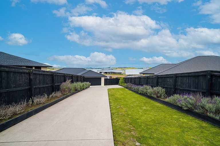 Photo of property in 11 Ulcoats Lane, Pokeno, 2402