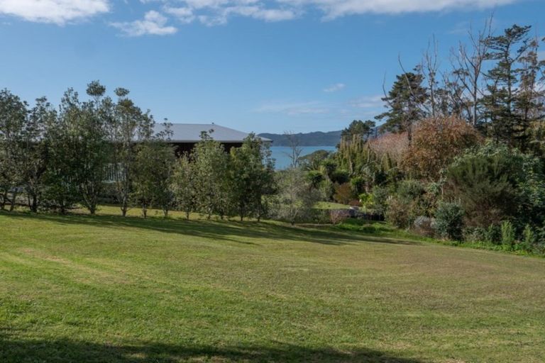 Photo of property in 46c Heretaunga Crescent, Cable Bay, 0420