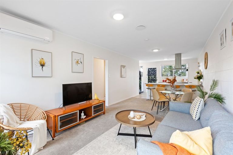 Photo of property in 2/9 John Court Street, Birkenhead, Auckland, 0626