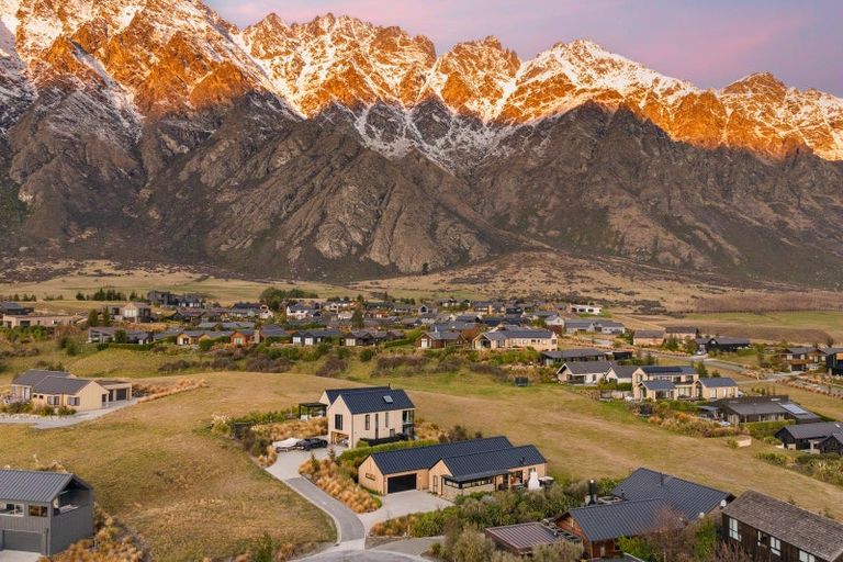 Photo of property in 9 Arran Lane, Jacks Point, Queenstown, 9371