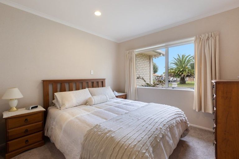 Photo of property in 10 Larisa Grove, Papamoa Beach, Papamoa, 3118