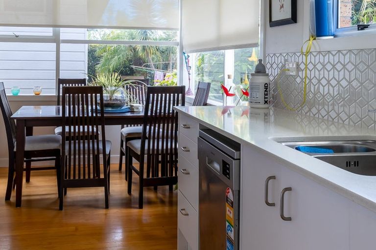 Photo of property in 12 Shetland Street, Glen Eden, Auckland, 0602