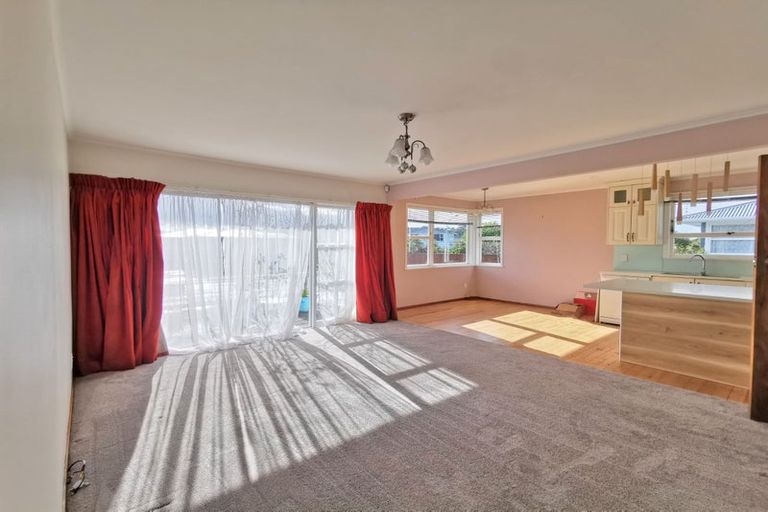 Photo of property in 123 Edgewater Drive, Pakuranga, Auckland, 2010