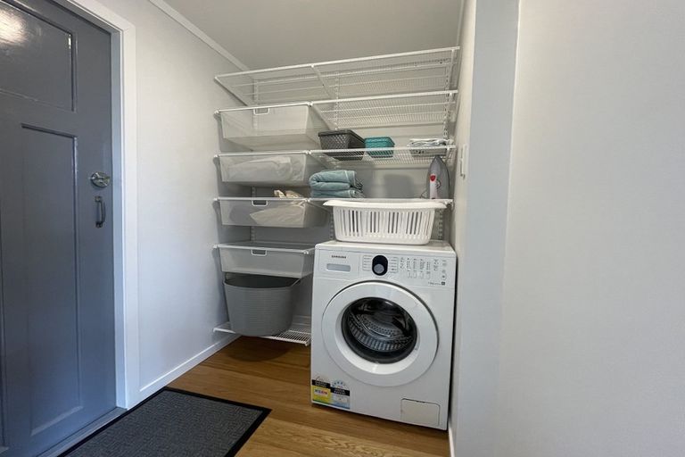 Photo of property in 15 Old Lake Road, Narrow Neck, Auckland, 0624