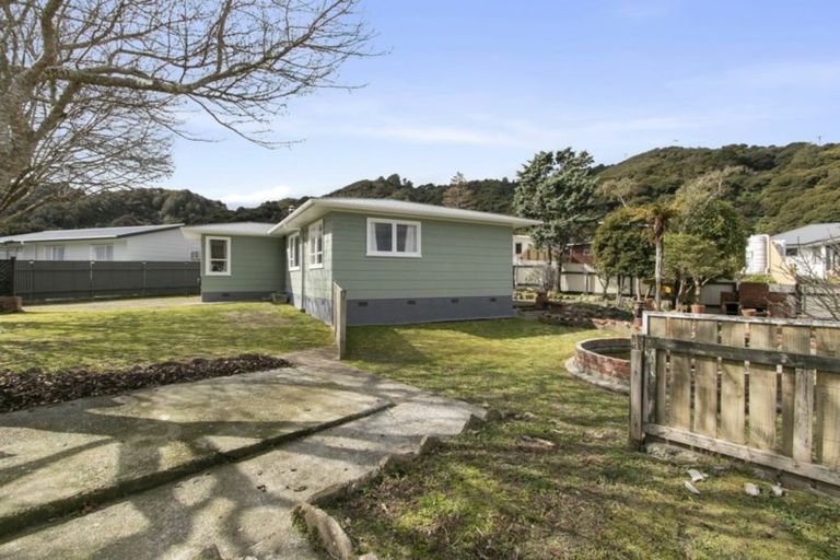 Photo of property in 20 Rakaia Grove, Wainuiomata, Lower Hutt, 5014