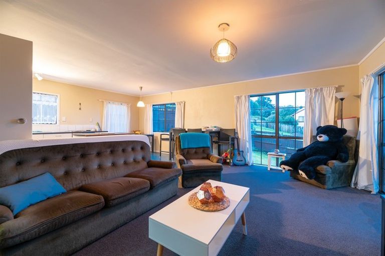 Photo of property in 60 West Harbour Drive, West Harbour, Auckland, 0618