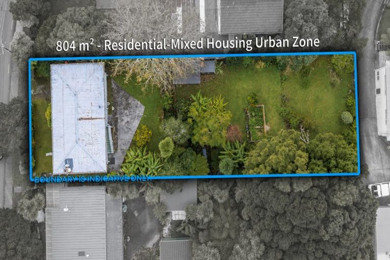 Photo of property in 4 Sunnyside Road, Sunnyvale, Auckland, 0612