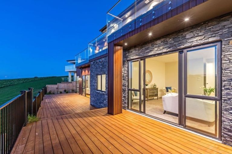 Photo of property in 7 Headland Drive, Long Bay, Auckland, 0630