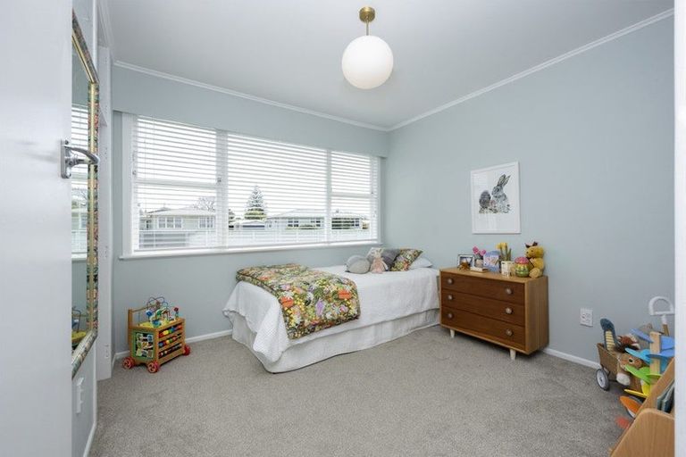 Photo of property in 8 Brennan Avenue, Te Atatu Peninsula, Auckland, 0610