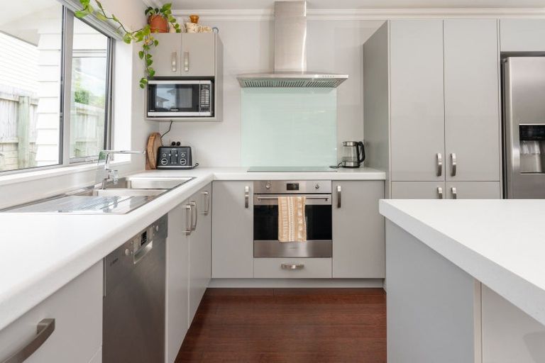 Photo of property in 15 Belize Grove, Grenada Village, Wellington, 6037