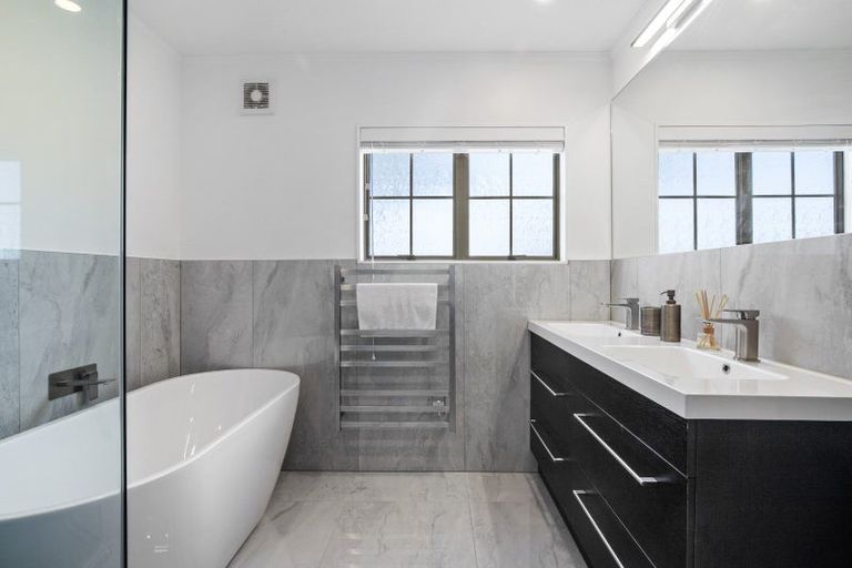 Photo of property in 112 Valley Road, Pukekohe, 2120