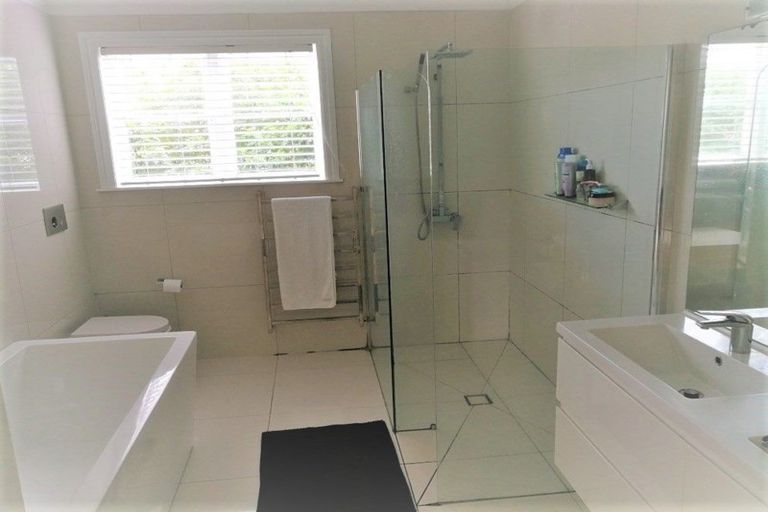 Photo of property in 18 Trinidad Road, Sunnynook, Auckland, 0620