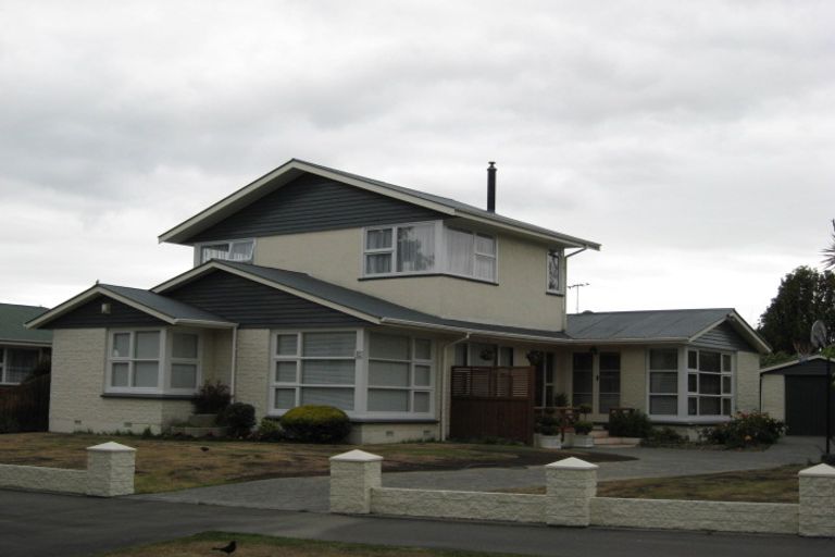 Photo of property in 42 Burnside Crescent, Burnside, Christchurch, 8053