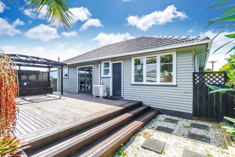 Photo of property in 1/14 Koromiko Street, New Lynn, Auckland, 0600
