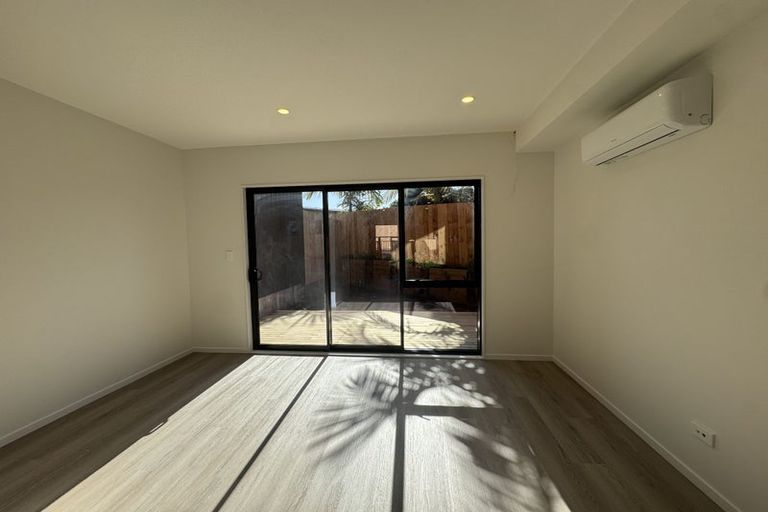 Photo of property in 11 Pipitea Place, Massey, Auckland, 0614