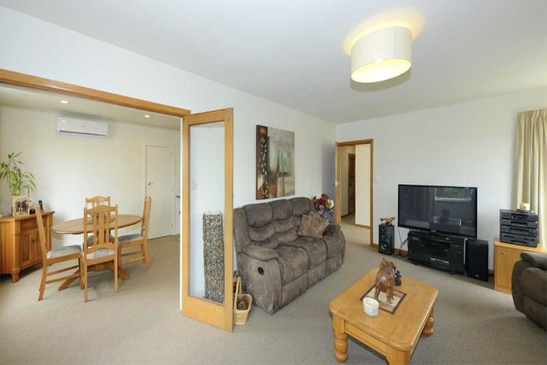 Photo of property in 12 Longmuir Street, Ilam, Christchurch, 8041