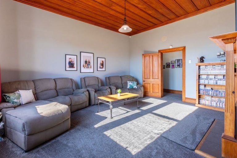 Photo of property in 16 Ross Street, Woodville, 4920