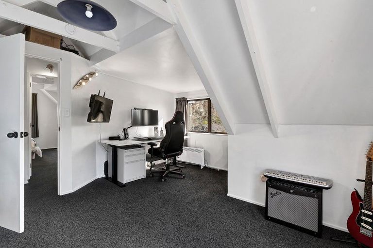 Photo of property in 92 Heta Road, Highlands Park, New Plymouth, 4312
