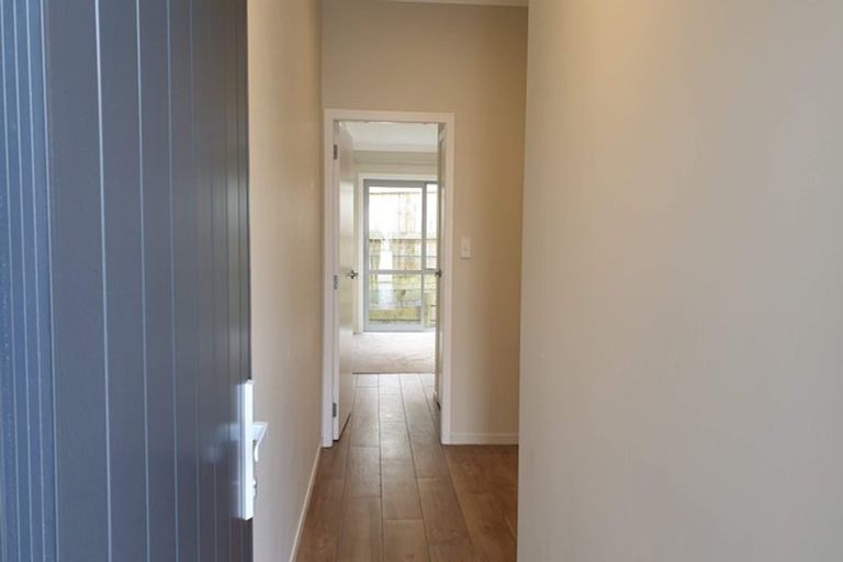 Photo of property in 9/19 Collins Avenue, Tawa, Wellington, 5028