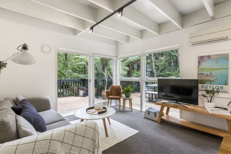 Photo of property in 12 Berne Place, Birkenhead, Auckland, 0626