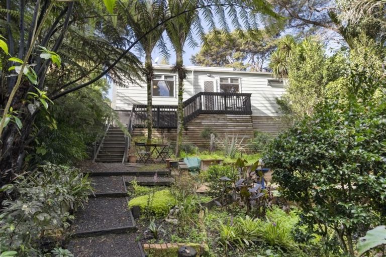 Photo of property in 15 York Road, Titirangi, Auckland, 0604