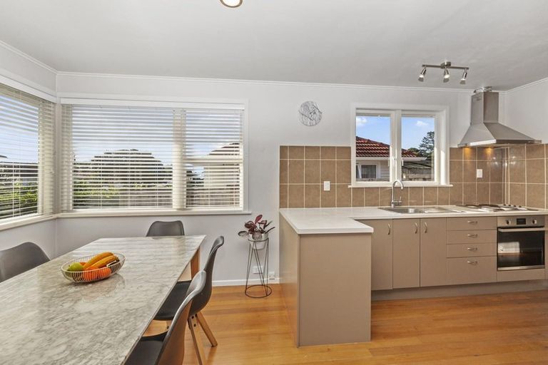 Photo of property in 15 Tamariki Avenue, Kelston, Auckland, 0602