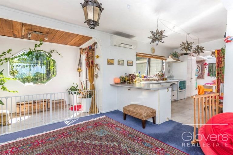 Photo of property in 60 Kauri Point Road, Laingholm, Auckland, 0604