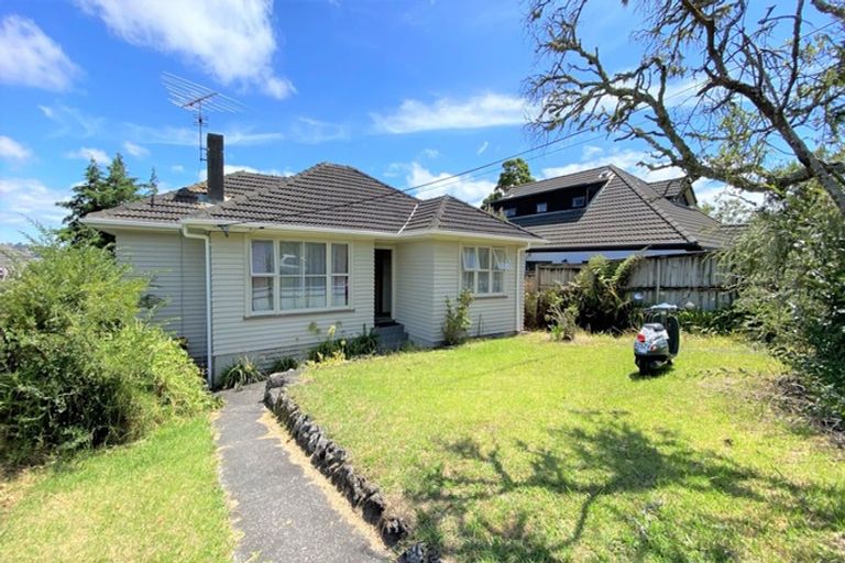 Photo of property in 17 William Souter Street, Forrest Hill, Auckland, 0620