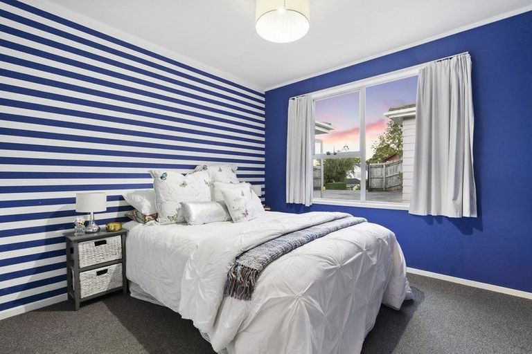 Photo of property in 12 Malmo Place, Massey, Auckland, 0614